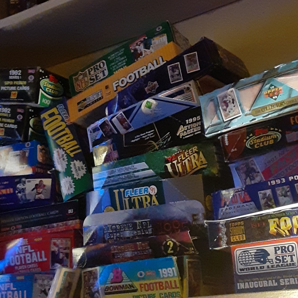 32 packs of 1990s football cards